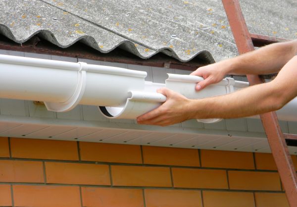 Cost of Gutter Hanging in Saint George